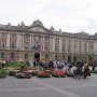 Les DO au centre de la place du Capitole...patientent en attendant leur (…)